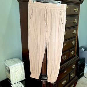 Lounge jogger like women’s pants. Elastic ankle. Tan color.